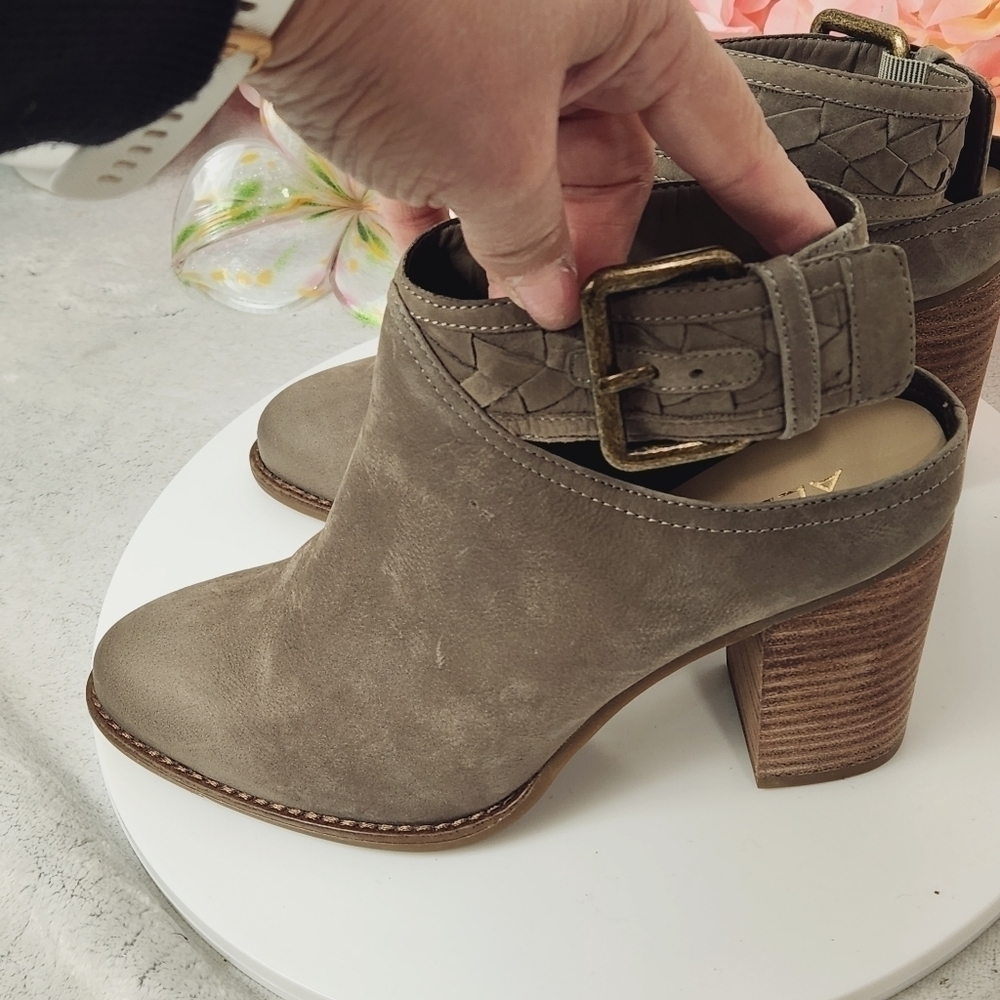 𝅺ALDO Grey Suede Adraynia Ankle Strap Block Heel Sling Back Size: 7.5 - Picture 3 of 11